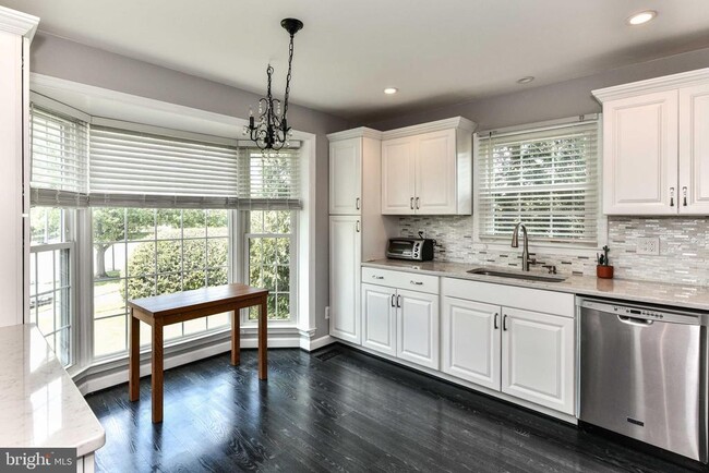 Building Photo - 21820 Leatherleaf Ct