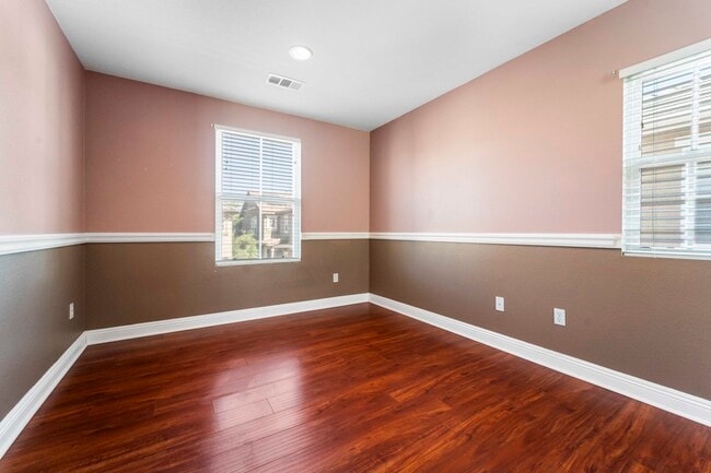 Building Photo - 28225 Clementine Dr