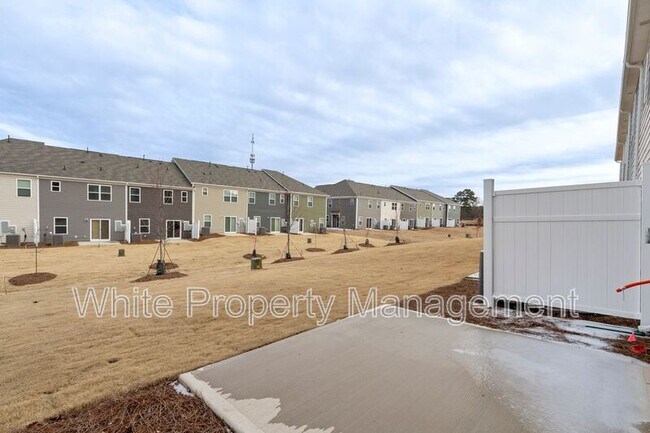 Building Photo - 745 Lock Haven Dr NW