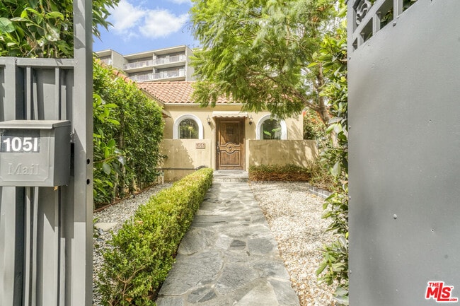 Building Photo - 1051 S Stanley Ave