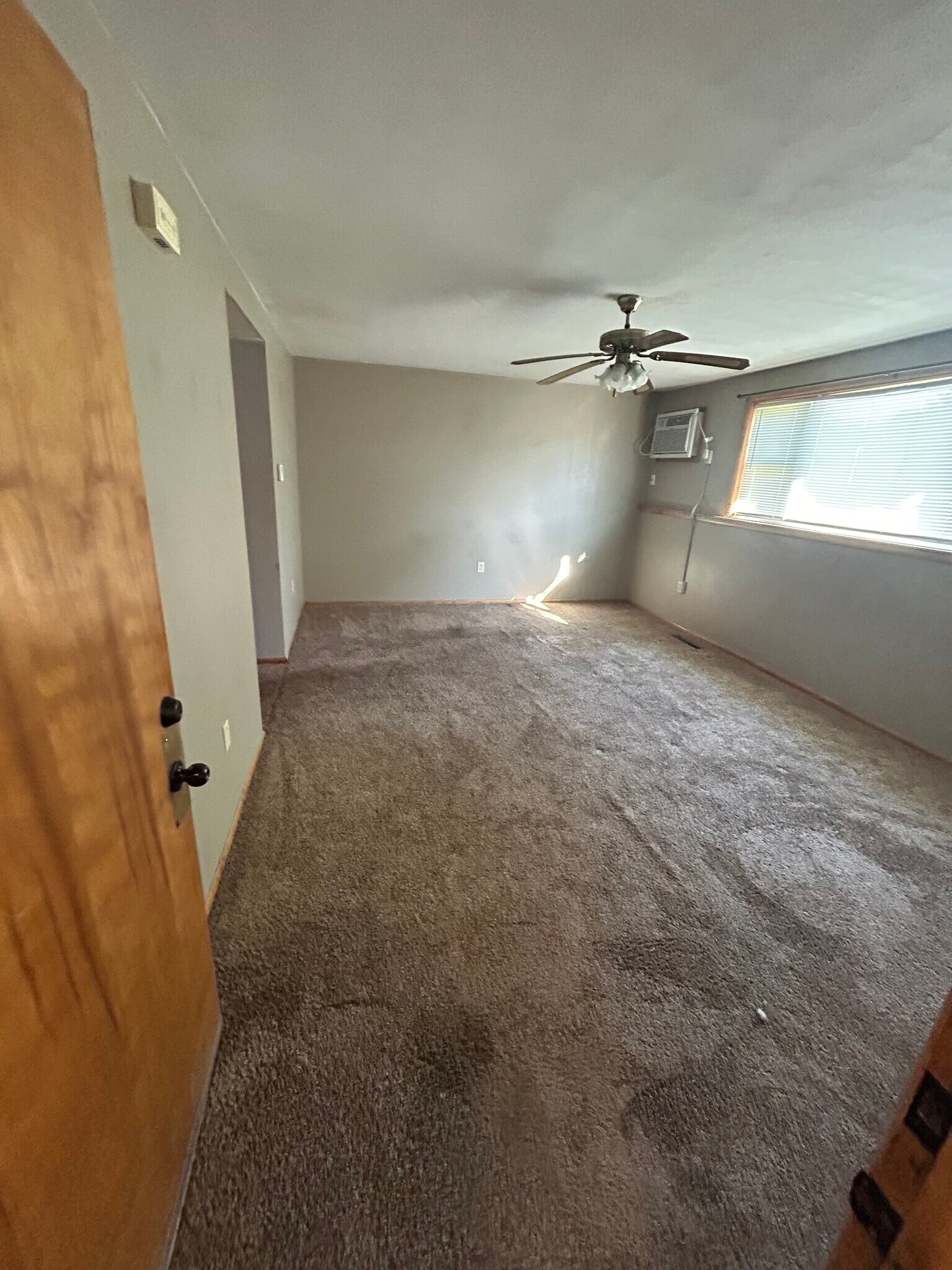 Building Photo - 8 8th St W