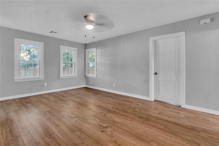 Building Photo - 503 W Martin St