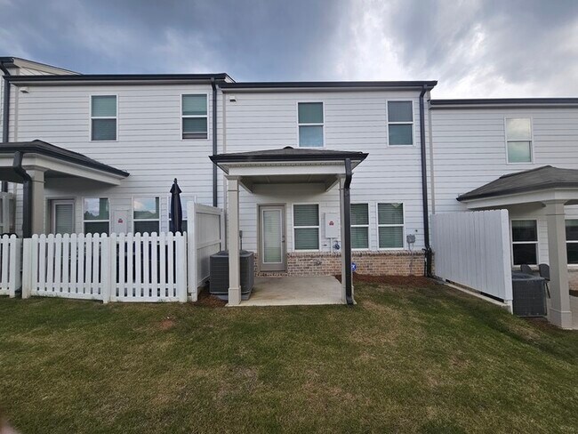 Building Photo - Beautiful Townhome for Lease in Lawrenceville