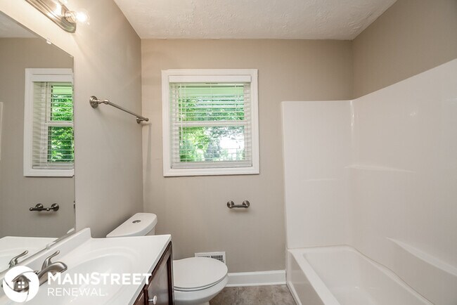 Building Photo - 204 Oxford Way