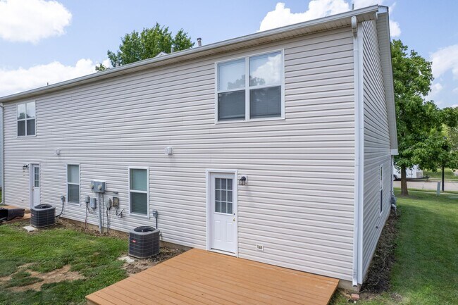 Building Photo - 2412-2414 Calder Ct.