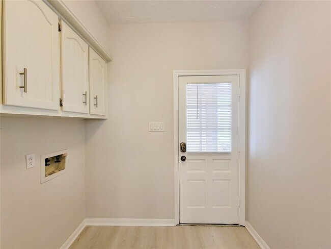 Building Photo - 12910 Golden Rainbow Dr
