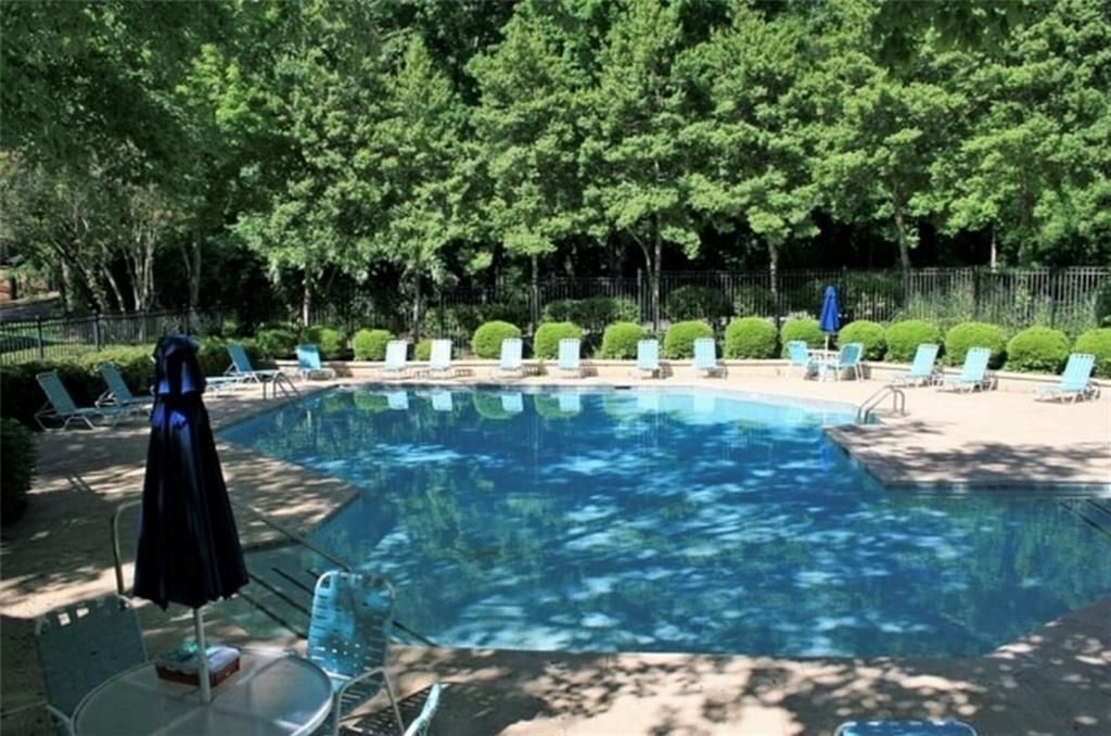 Building Photo - 2411 Huntingdon, 2411