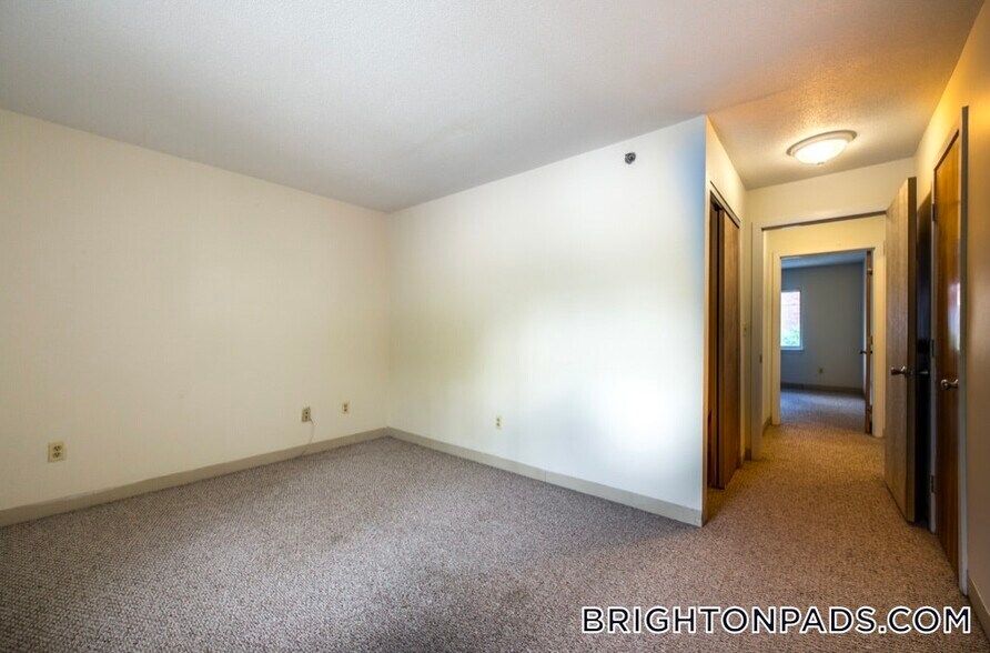 Building Photo - 152 N Beacon St