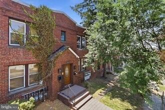 Building Photo - 1231 Penn St NE