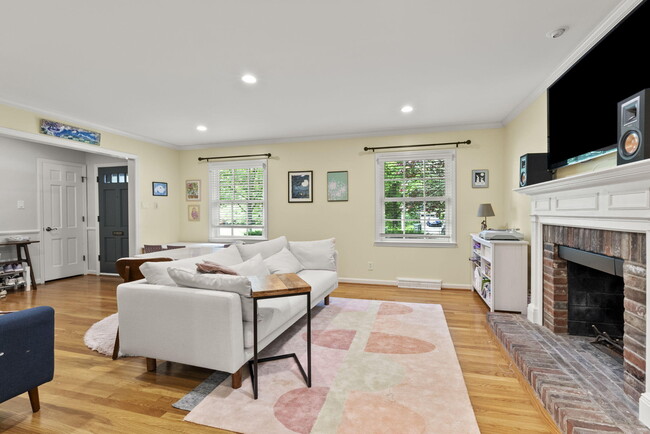 Building Photo - 309 Greenbriar Rd
