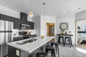 Building Photo - KINGWOOD LOFTS 1 bed, 1 bath 592 soft