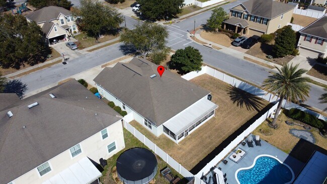 Building Photo - FOR RENT in Newberry 4 Bed, 2 bath corner home