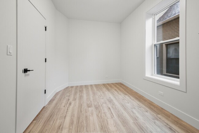 Building Photo - 1921 W Summerdale Ave