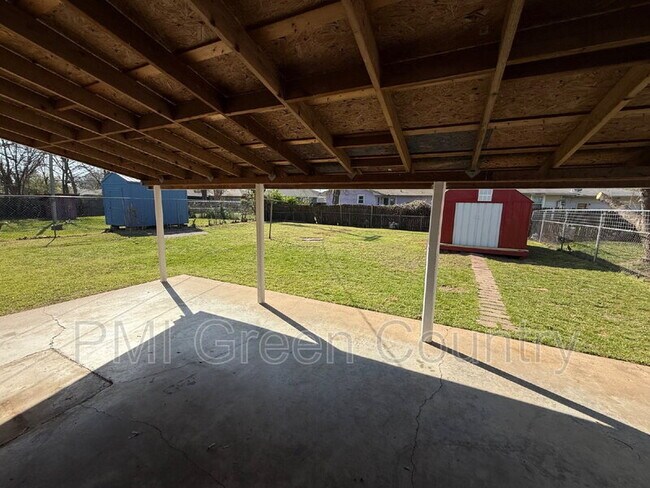 Building Photo - 9108 E Marshall St