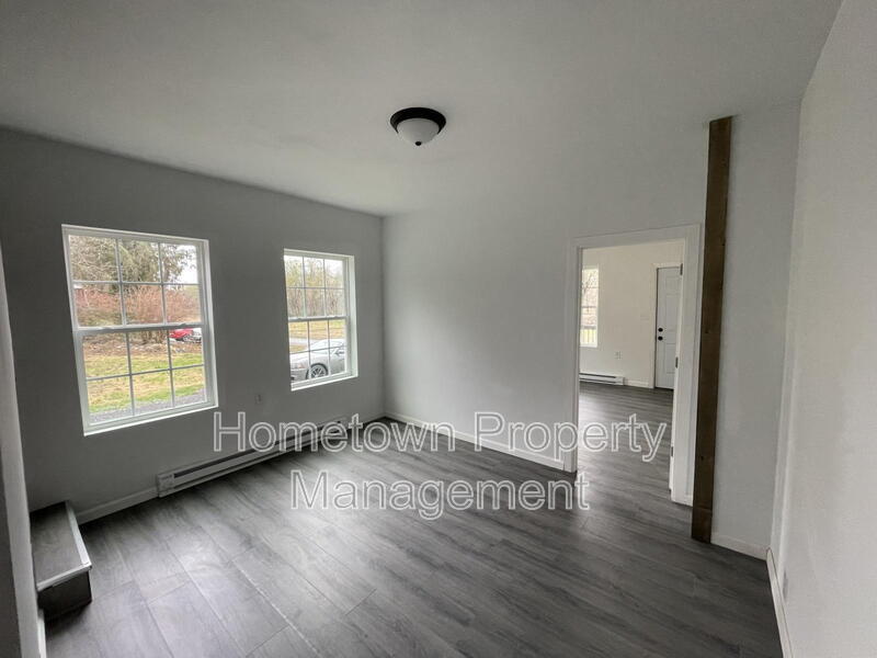 Building Photo - 252 River Rd