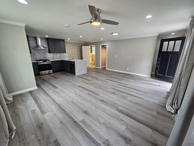 Building Photo - Fantastic 2 Bed, 2.5 Bath ADU unit in Sunn...