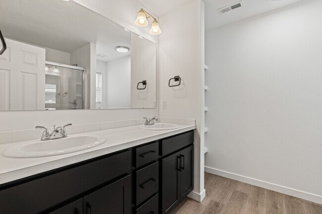 Building Photo - Beautiful Newer Built Home in a Prime Cald...