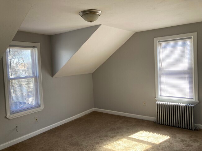 Bed 1 - 60 Division St