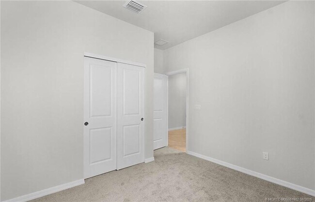 Building Photo - 10596 SW Morning Glory Dr