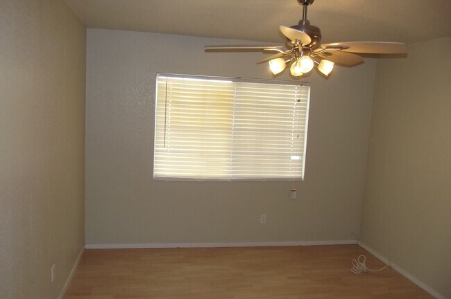 Building Photo - Northwest