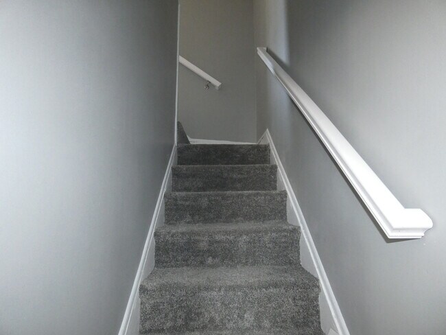 Building Photo - 391 E Marsile St