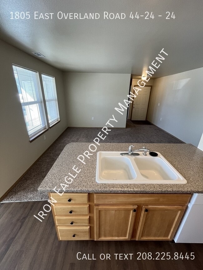 Building Photo - 1805 E Overland Rd