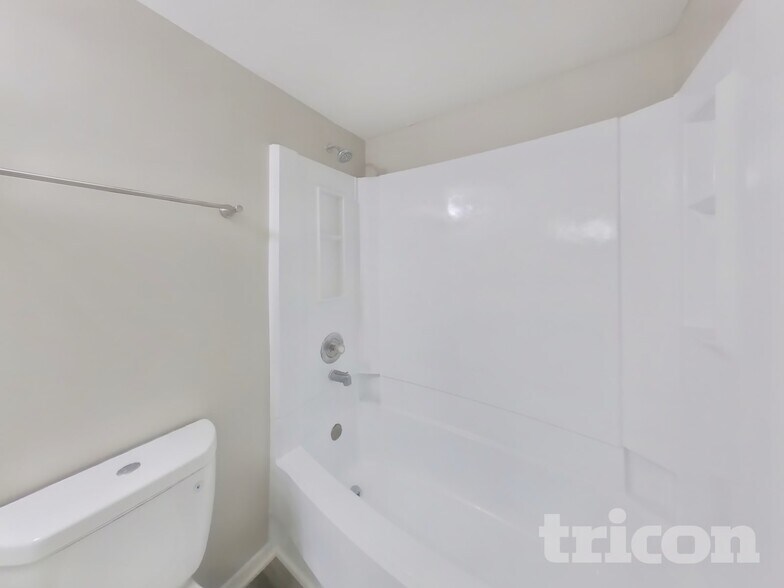 Building Photo - 3183 Bee St E