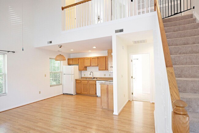 Building Photo - Pet-Friendly End-Unit Ridgecrest Townhome