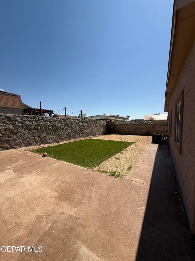 Building Photo - 14345 Desert Sage Dr