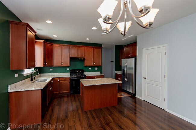 Building Photo - 5734 Oak Ridge Way