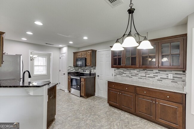 Building Photo - 323 Deer Run Dr