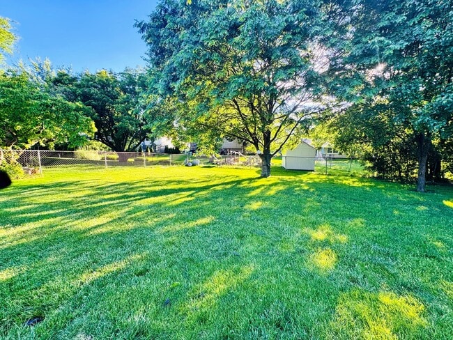 Building Photo - 134 S Salem Dr