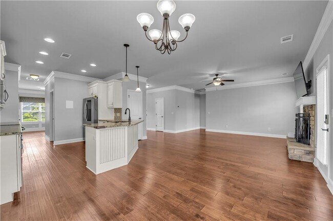 Building Photo - 304 Red Cap Cir