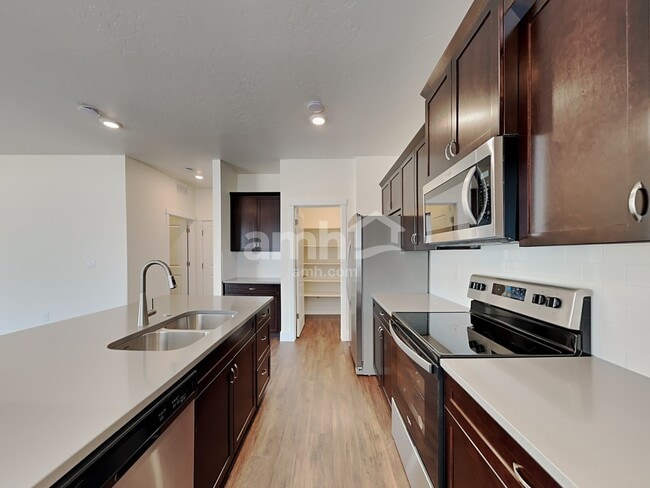 Building Photo - 9464 Clancey St
