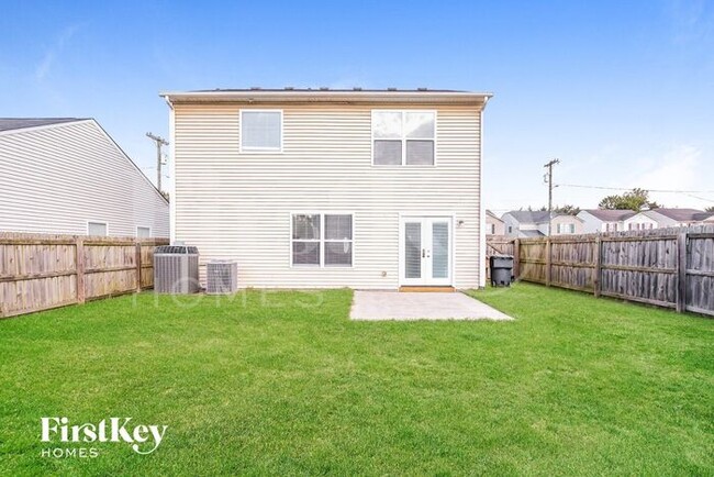 Building Photo - 2875 Creekbend Dr