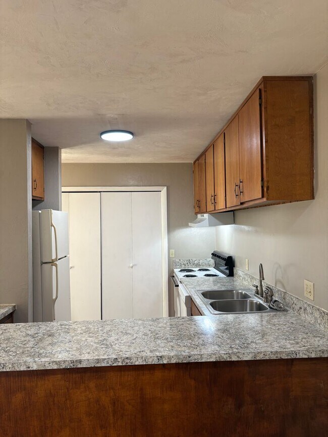 Building Photo - North Pointe Apts