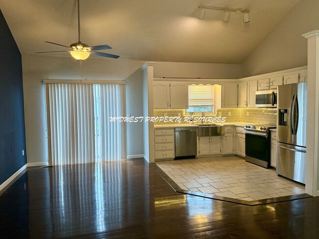 Building Photo - Lee's Summit Schools! 3 Bedroom/2.5 Bath H...