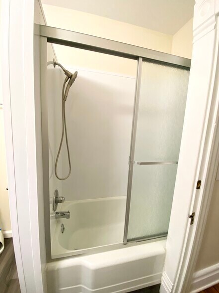 Building Photo - 1374 Neil Ave