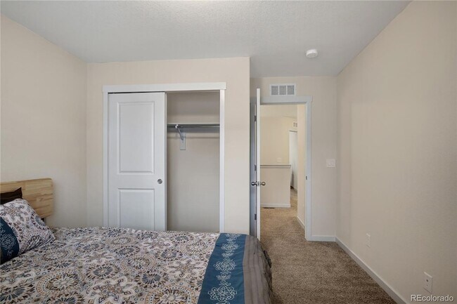 Building Photo - 10455 Kalama Dr