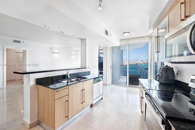 Building Photo - 325 S Biscayne Blvd