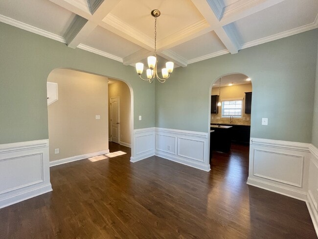 Building Photo - 4 Bed, 2 And A Half Bath Nest In Bedford