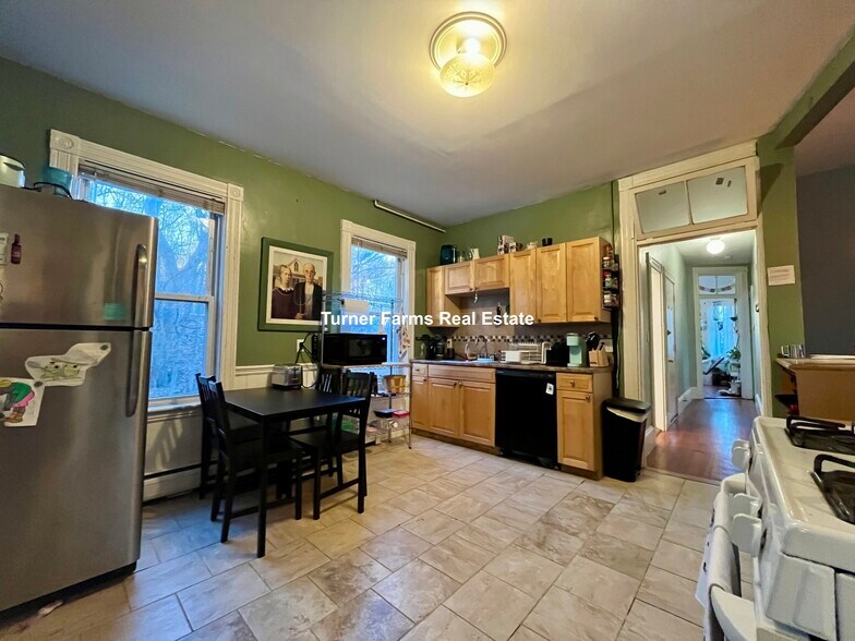 Building Photo - 12 Bucknam St