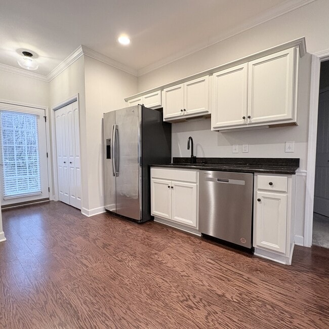 Building Photo - 105 Velena St