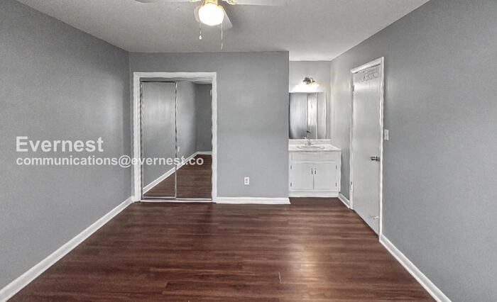 Building Photo - 2225 Golf Rd SW