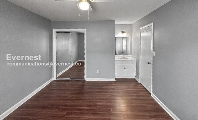 Building Photo - 2225 Golf Rd SW