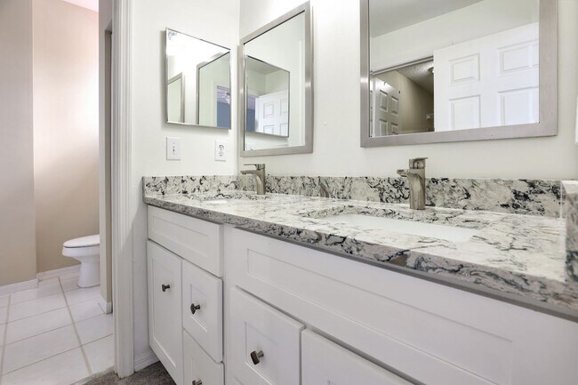 Building Photo - 5700 Bentgrass Dr