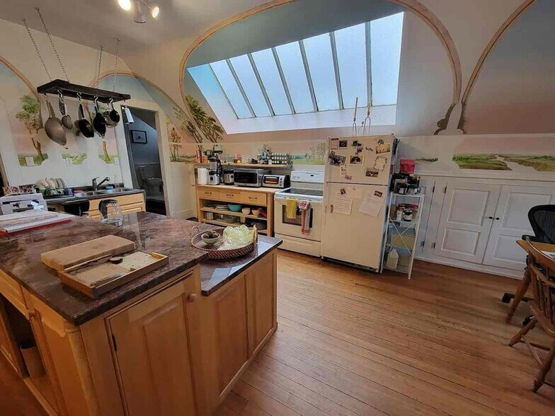 Building Photo - 1818 La Salle Ave