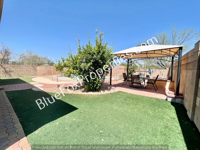 Building Photo - 8701 E Chimney Spring Dr