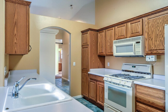 Building Photo - Beautiful Home in Green Valley