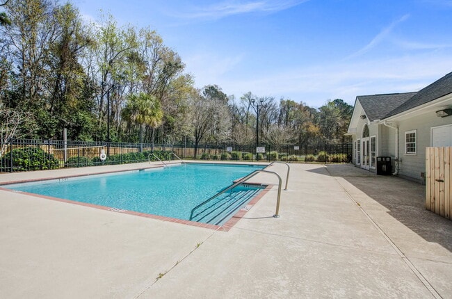 Building Photo - 2494 Etiwan Ave